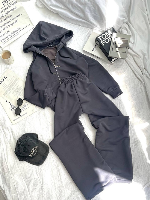 Женский прогулочный оверсайз костюм: кофта на молнии и штаны турецкая трехнить петля Графит Одесса - изображение 1