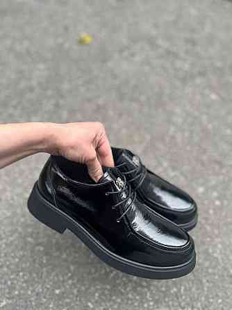 Notta bene Стильні топсайдери жіночі з натуральної лакованої шкіри на низькому ходу чорні деміс Коломия