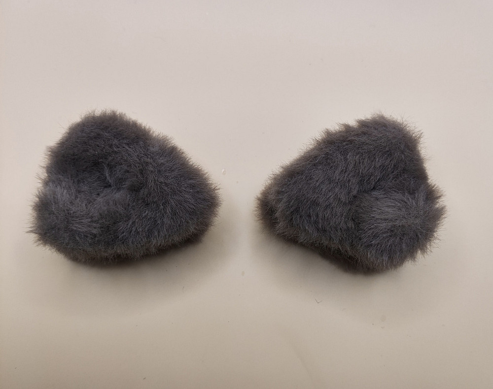 Шпилька крабік із хутра "Вушка" 2 шт Темно-сірий Сміла - фото 1