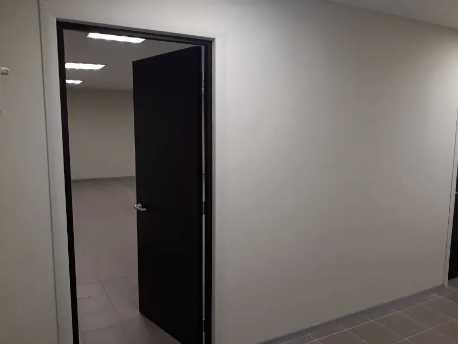 Продам приміщення з окремим входом. Будівельників 5а. Гарний ремонт- все як на фото, був "ОщадБанк". Дніпро - фото 12