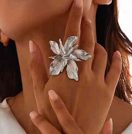 Велика каблучка квітка срібляста жіноча масивна каблучка у формі квітки регульований розмір Київ