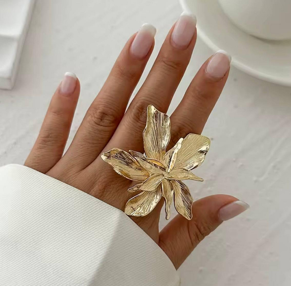 Велика каблучка квітка золота жіноча масивна каблучка у формі квітки регульований розмір Київ - фото 1