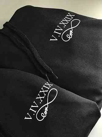 Парні толстовки з капюшоном для хлопця та дівчини з індивідуальними датами та нескінченністю Чернівці