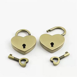 Замок для влюбленных с ключом Сердце Киев - изображение 1