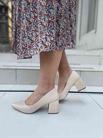 Loretta Туфлі жіночі LORETTA бежеві еко-шкіра каблук 6 см 36р.-23.5см. 38р.-25см. (A320-5) Коломыя