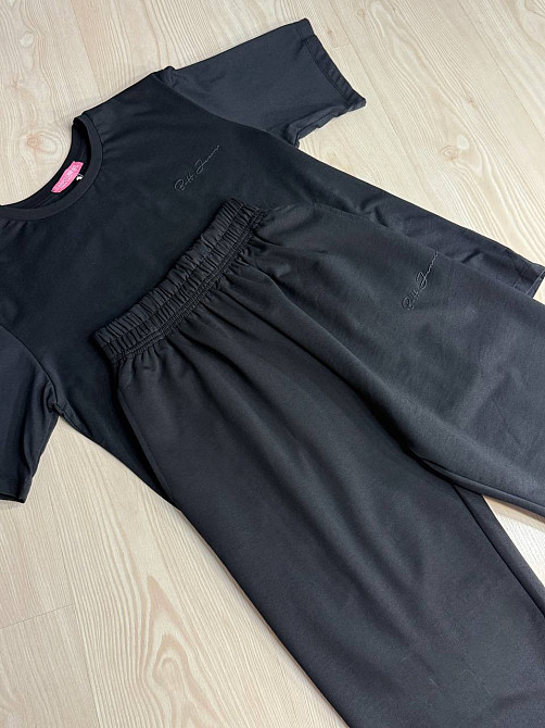 Костюм женский CAPPITONE 101213 футболка оверсайз и брюки джоггеры с надписью черный, черный, M Киев - изображение 19