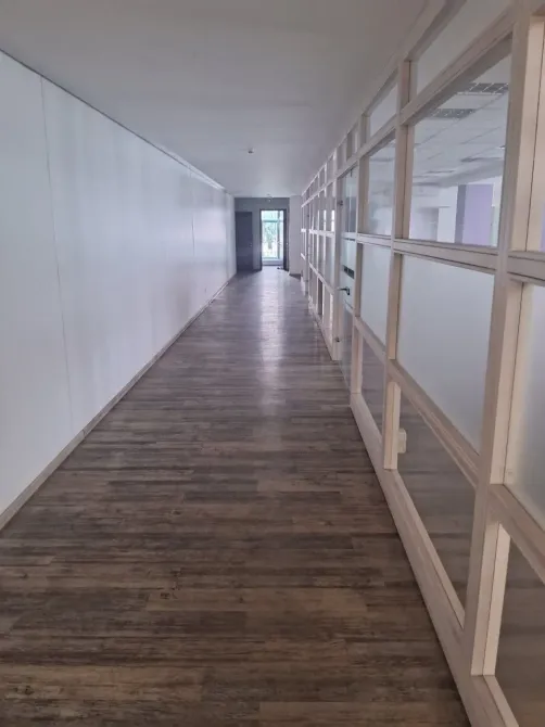 Продам офис 475м, open-space и несколько кабинетов. Ремонт, мебель, стеклянные перегородки, 2 этаж, свой вход с охраной, своя парковка Днепр - изображение 13