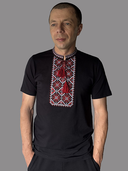 Мужская черная футболка вышиванка с красным и белым орнаментом Киев - изображение 1