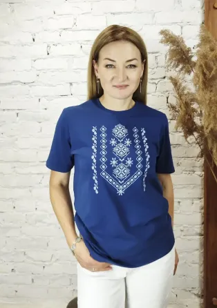 Чоловіча вишиванка в синьому кольорі з білою вишивкою Київ