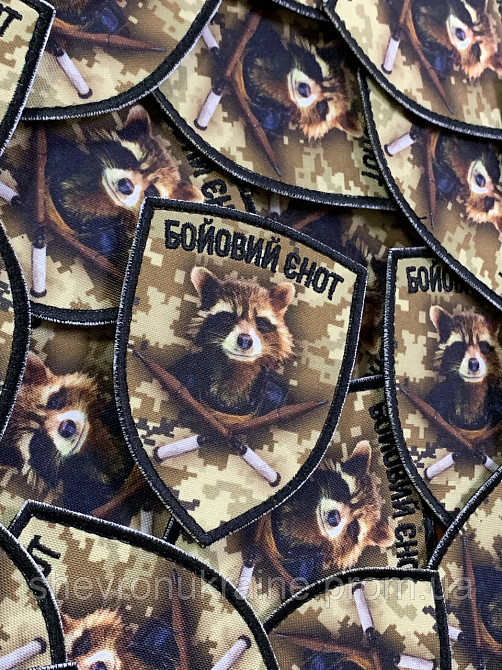 Печатный шеврон боевой енот (Форма щит. На липучке) Размер 9x7см Киев - изображение 3