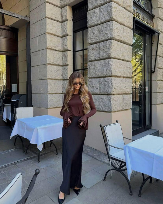 Женский лонгслив с акцентными воланами на рукавах плотная вискоза Шоколад Одесса - изображение 2