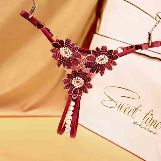 Трусики с бусинками и разрезом Ромашки универсальный бордовый Киев