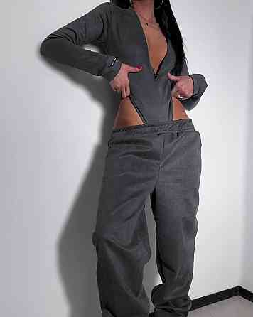 Женский стильный костюм двойка: боди и джоггеры замш на дайвинге Графит, 46/48 Одесса