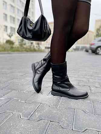 Напівчоботи жіночі ЭММА чорні натуральна шкіра з хутром висота 21 см обхват 29-32 см 40р. (2097 Коломия