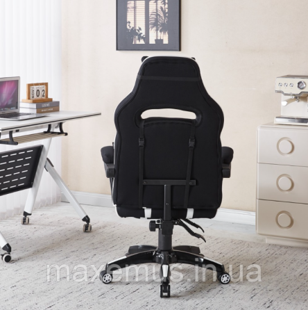 Компьютерное кресло для геймера из ткани с подставкой для ног и регулировкой спинки B-141 черно-белое Мостиска