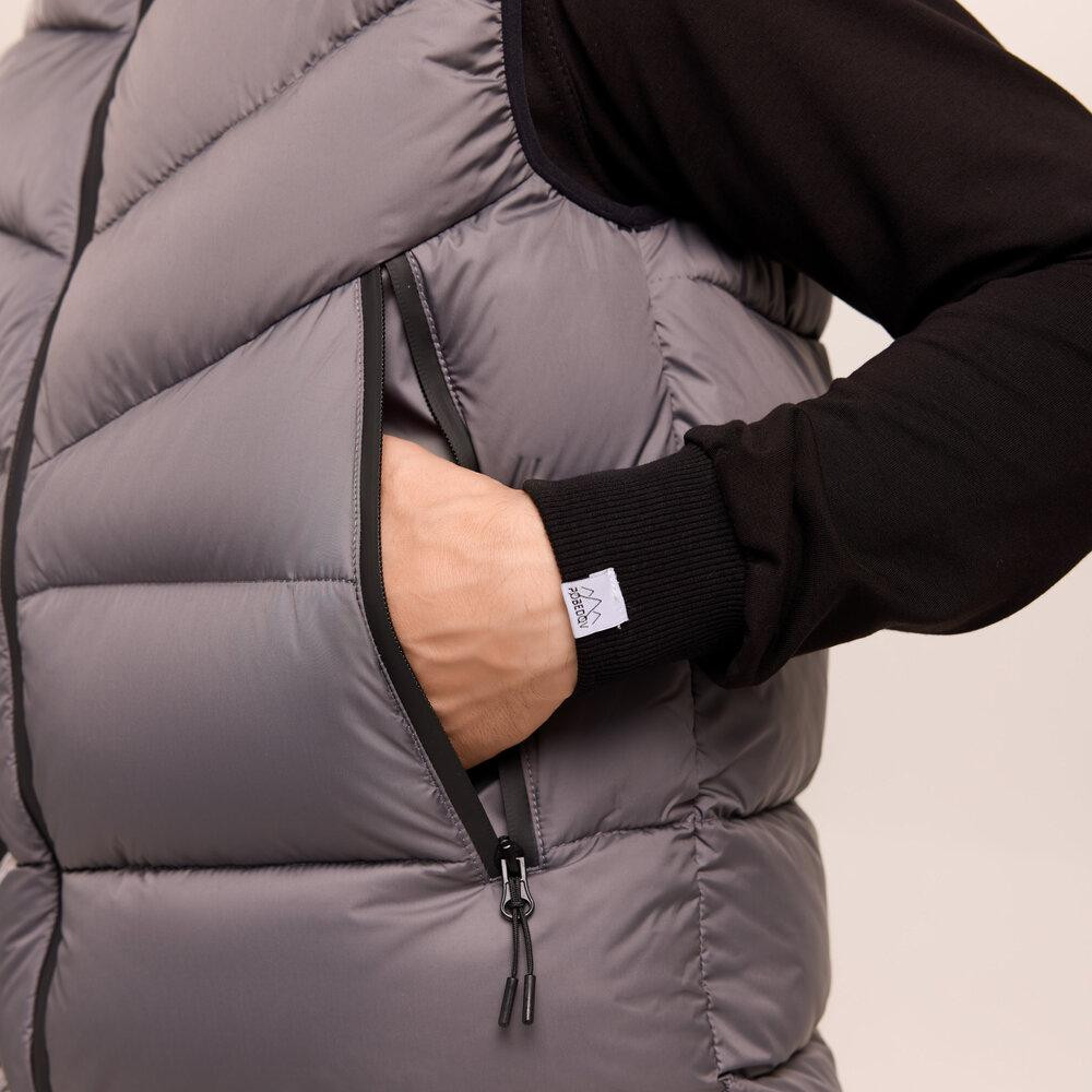 Темно-сіра жилетка для чоловіків з плащівки Pobedov Puffer Київ - фото 8