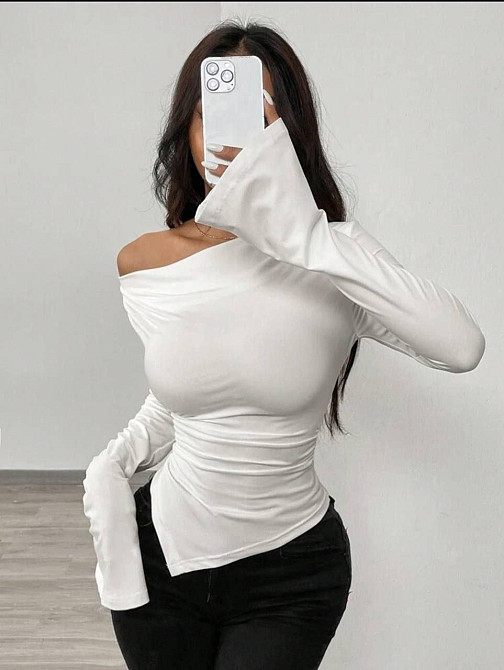 Жіночий стильний лонгслів з красивим вирізом на грудях з турецької віскози Одеса - фото 2