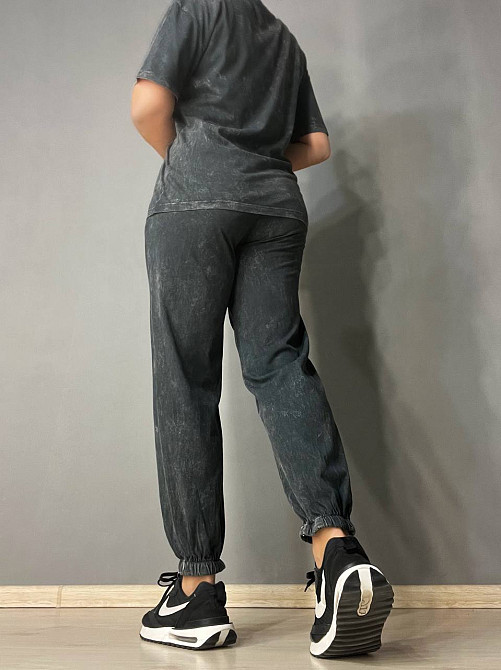 Костюм жіночий Coast Moda 4355 варений тай дай джоггери на резинці з футболкою з написом графіт, графіт, M Київ - фото 8