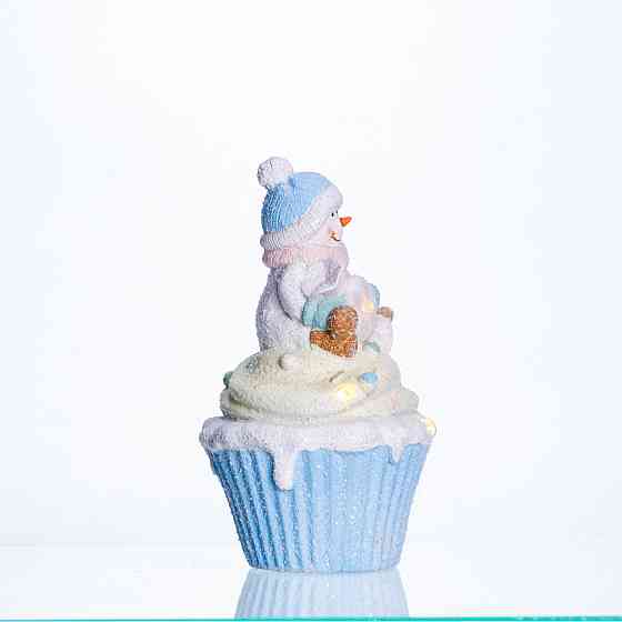 Новорічна декоративна фігурка з підсвіткою 10×10×17.5 см Новорічний декор Сніговик на кексі з порцеляни CR-6-8 Коломыя