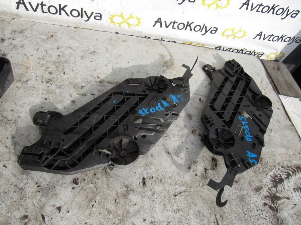 Кріплення фари Skoda Octavia A5 2006-2013 Ковель - фото 1