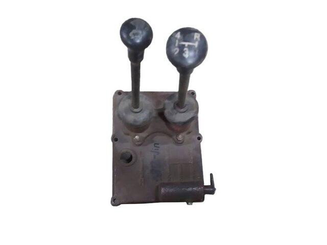 Кришка КПП з важелями в зборі Джинма404 Мукачево - фото 1