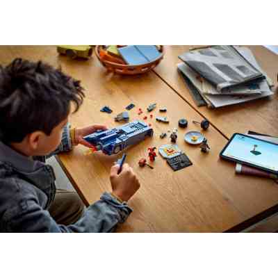 Конструктор LEGO Batman Бетмен на бетмобілі проти Харлі Квін і Містера Фріза (76274) Вінниця