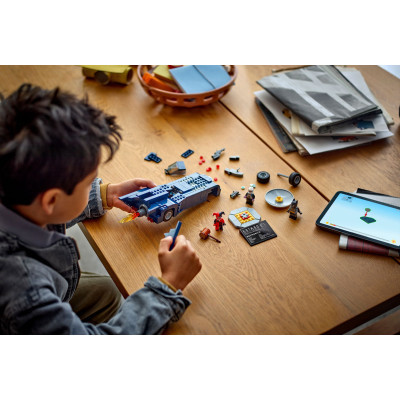 Конструктор LEGO Batman Бетмен на бетмобілі проти Харлі Квін і Містера Фріза (76274) Вінниця - фото 2