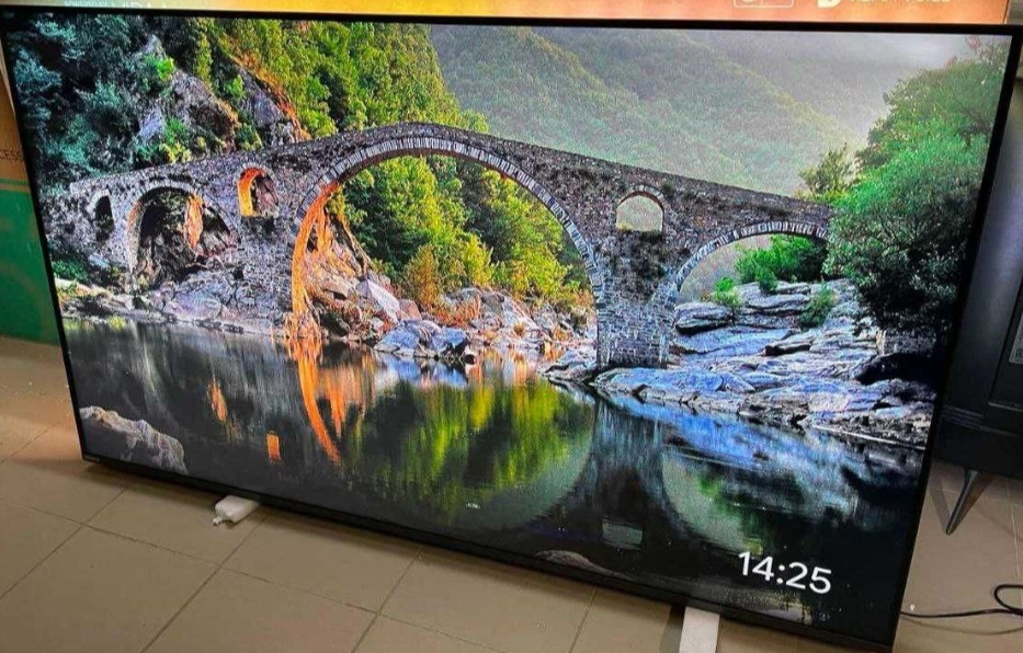 Телевізор Безрамний: 58" 4K PHILIPS Smart AMBILIGHT 58PUS8535. Харків - фото 1