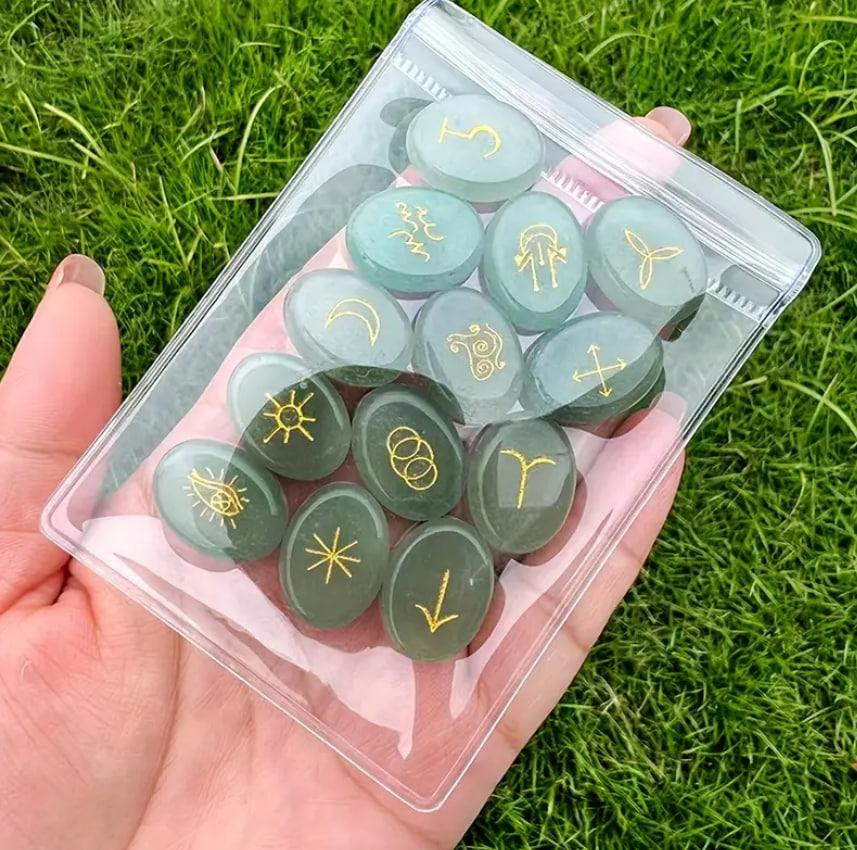 Викканские руны из натурального зеленого авантюрина (13 шт.) в мешочке Киев - изображение 1