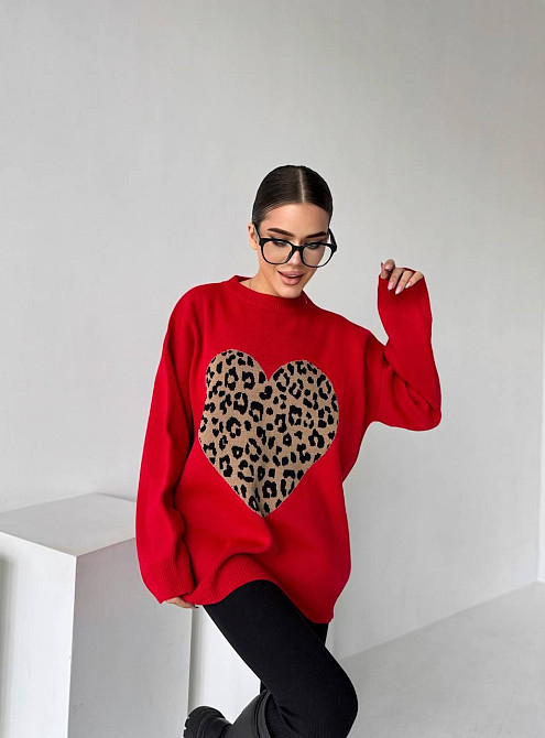 Жіночий стильний светр оверсайз із сердечками Червоний Одеса - фото 4
