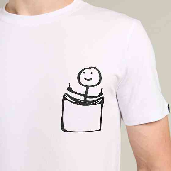 Футболка чоловіча однотонна біла Pobedov Peremoga - наклейка Чоловічок з факами Київ