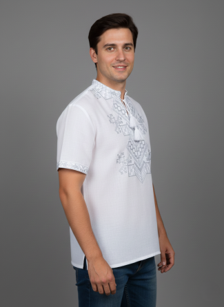 Вышиванка на домотканом полотне в белом цвете с интересным орнаментом. Киев