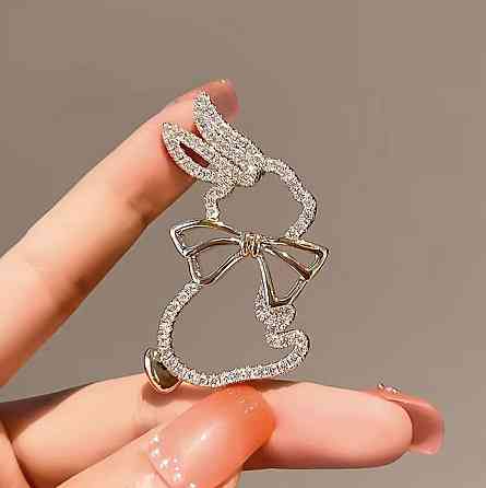 Брошь зайчик со стразами и бантиком декоративное украшение на одежду Киев