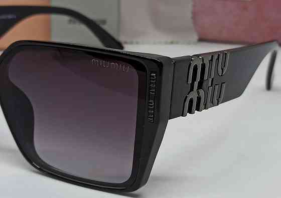 Брендові жіночі окуляри чорні з темно-сірим логотипом градієнт 11031 Київ