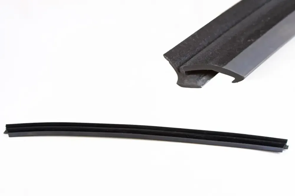 Уплотнитель опускного стекла 2111 нижний БРТ наружный задний правый Винница - изображение 1