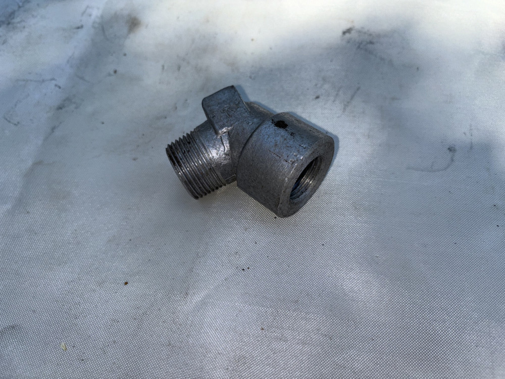 Угольник сливного крана ЗИЛ-130. Харьков - изображение 1