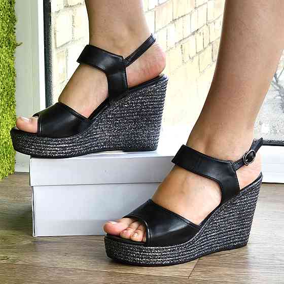 Жіночі Босоніжки на Танкетці Шкіряні Сандалії на Платформі Чорні Літні (розміри: 35,36,37,38,39,40) — 53-2 Дніпро