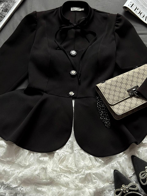 Женский романтичный костюм двойка: приталенный жакет костюмка с кружевной юбкой Одесса - изображение 6