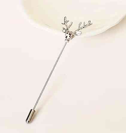 Брошка з оленем срібляста – елегантний акцент для одягу Київ