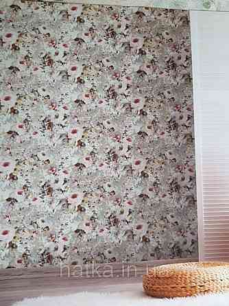 Шпалери флізелінові Decoprint Essentials 0.53х10 великі білі кремові квіти зелене листя на бузковому Київ
