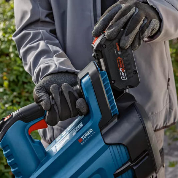 Професійна повітродувка акумуляторна Bosch GBL 18V-750 Professional (без акб і з/п) Київ - фото 4