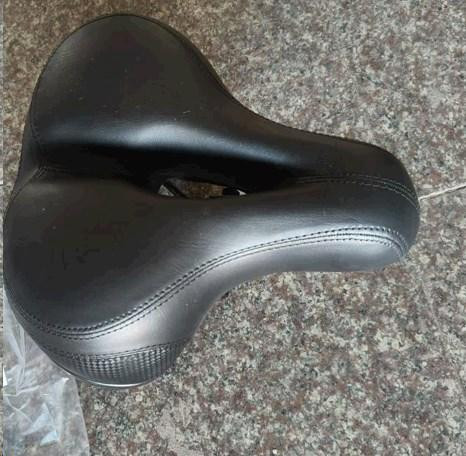 Седло велосипедное   ( черное, с дыркой) Мукачево - изображение 1