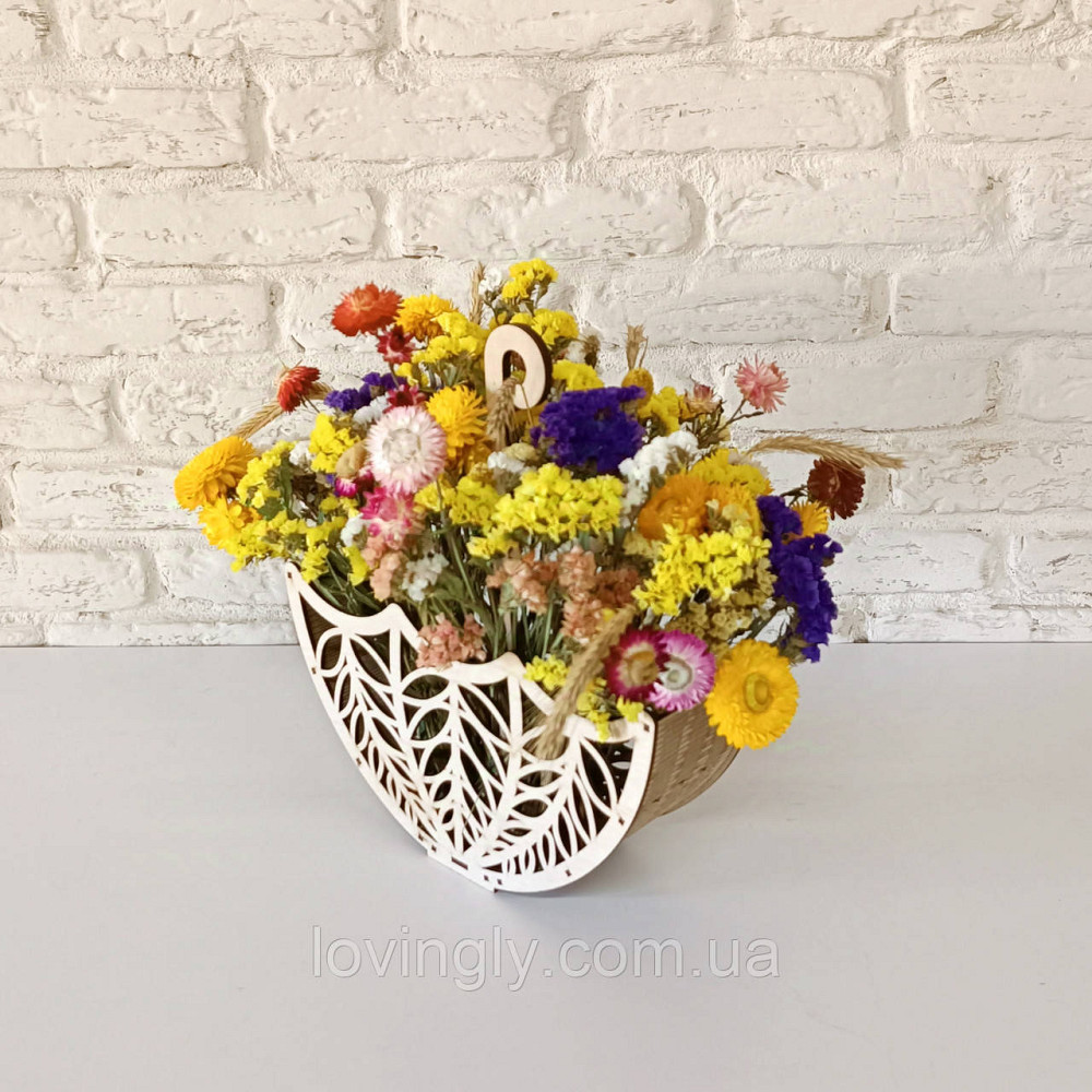 Декор из высушенных цветов в кашпо 