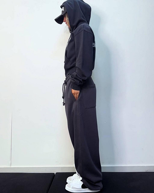 Женский теплый стильный костюм двойка: укороченное худи и штаны трехнитка на флисе 46/48 Одесса - изображение 3