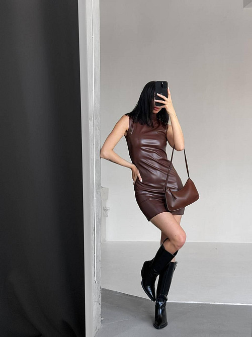 Женское базовое мини платье из эко кожи Шоколад, 46/48 Одесса - изображение 6