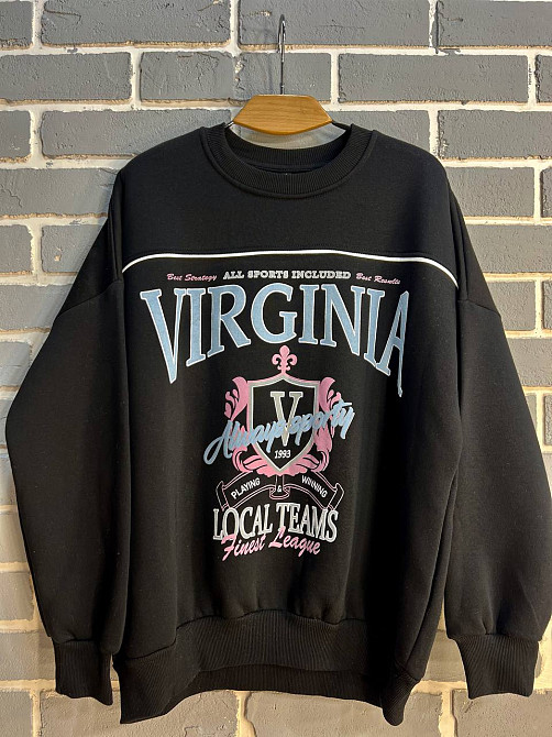 Світшот жіночий OLIVIA 2468 напис попереду VIRGINIA утеплений на флісі модель оверсайз one size, чорний, one size Київ - фото 7