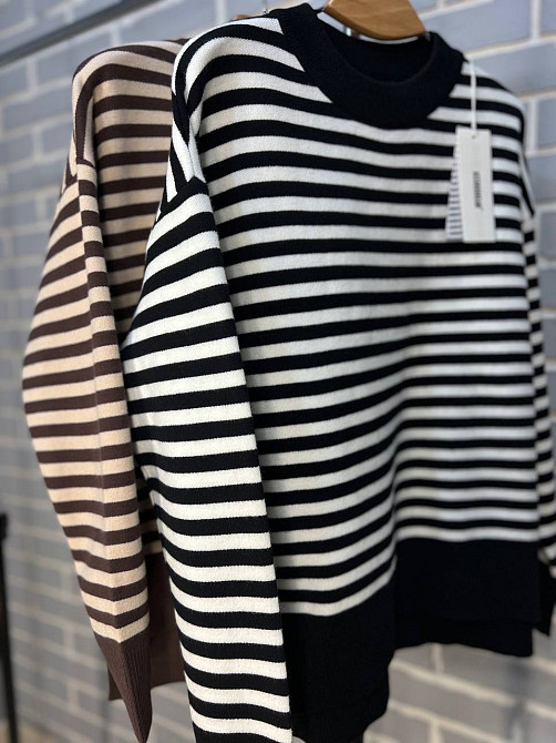 Светр жіночий Accorddream 9880 смуга оверсайз розрізи по боках, чорний, 44-48 Київ - фото 19