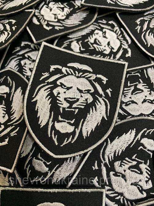 Шеврон ЛЕВ. Цар звірів (Форма щит. На липучці) Розмір 8x7см Київ - фото 2