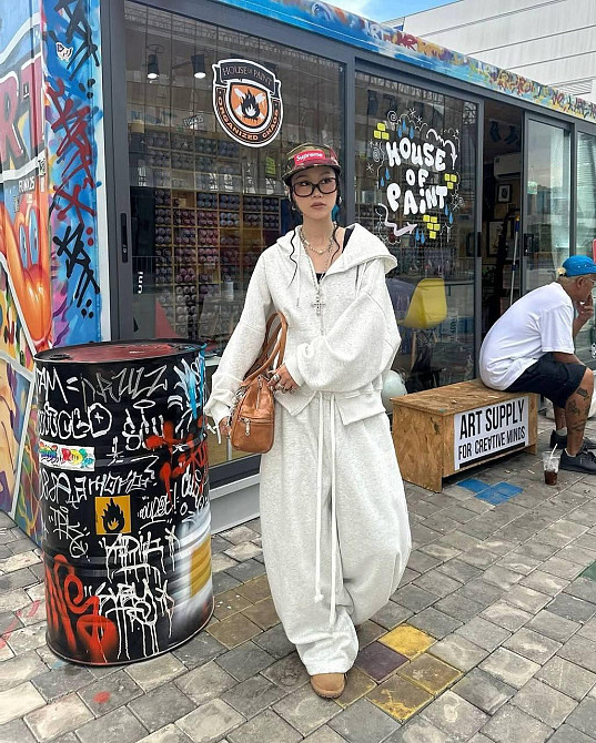 Женский теплый оверсайз костюм: худи с капюшоном и широкие брюки с утяжкой трехнитка на флисе Белый Одесса - изображение 1