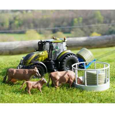 Спецтехника Britains Модель трактора Valtra с аксессуарами и фигурками 1:32 (43323) Винница